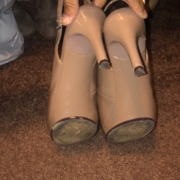Tan heels - Picture 2 of 3